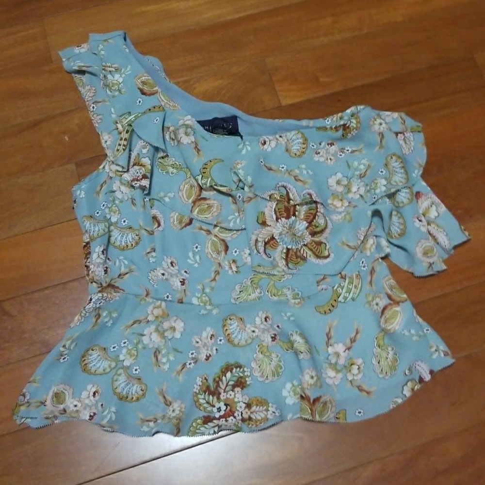 NWT Amaryllis Floral Blouse